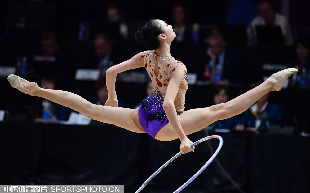 东契奇遭遇冲突细节曝光！斯罗德直奔更衣室，隔人出手，艾顿难以抵挡